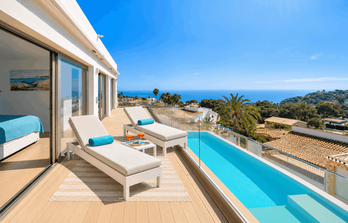 Terrasse mit Pool