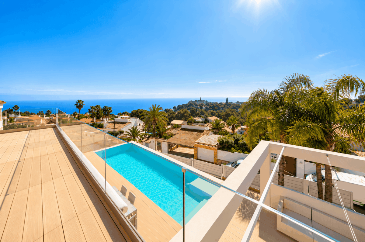 Terrasse mit Pool