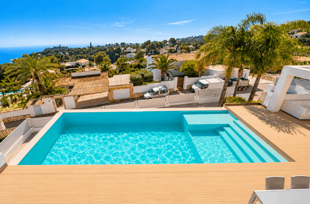 Pool mit Meerblick