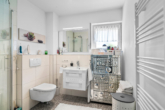 Badezimmer EG - Stilvolle 4 Zimmer Maisonette Wohnung mit Gartenparadies