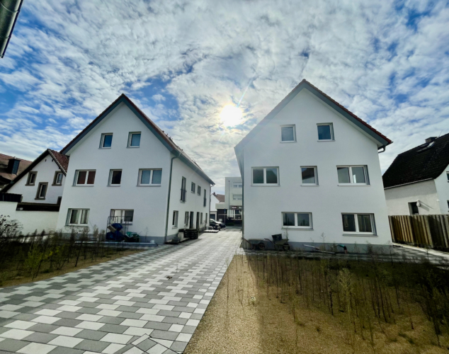 Attraktives Neubau-Ensemble: Investieren Sie in 4 Doppelhaushälften und eine exklusive Villa, 63150 Heusenstamm, Mehrfamilienhaus