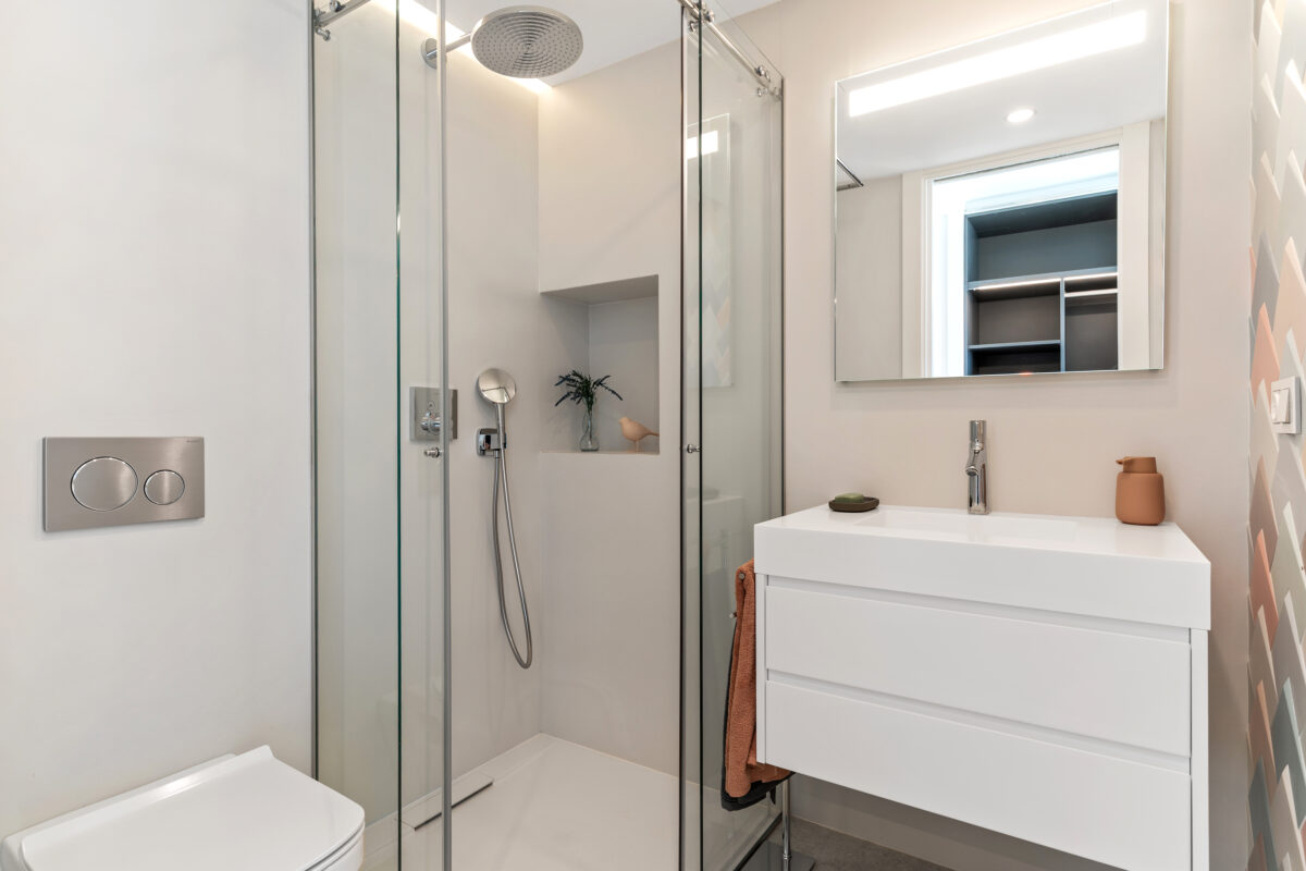 Badezimmer mit Dusche