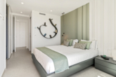 Schlafzimmer A mit Ankleide - Villa Senza – Mediterrane Lebensart trifft auf Luxus, Natur und kulturelle Vielfalt