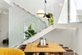 Offene Treppe in den Schlafbereich - Villa Senza – Mediterrane Lebensart trifft auf Luxus, Natur und kulturelle Vielfalt
